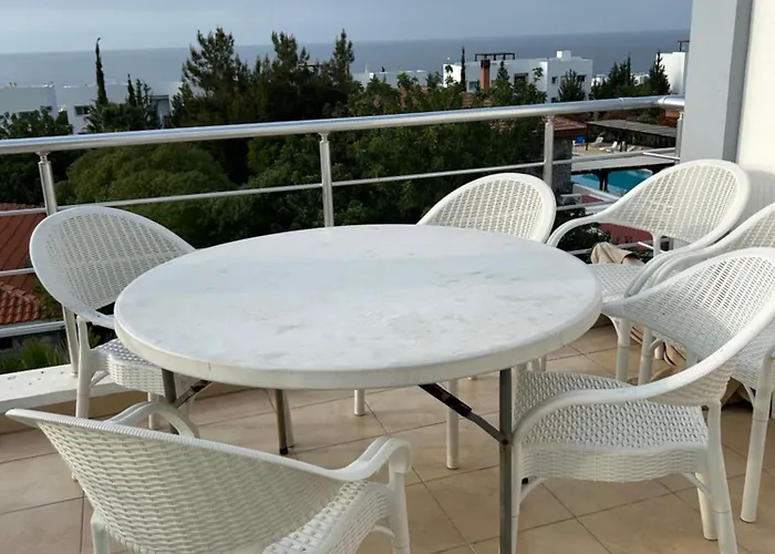 Crystal Joya Penthouse